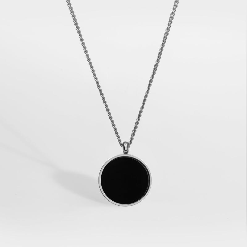 Sølvtonet Halskæde med Sort Onyx - Elegant Stil