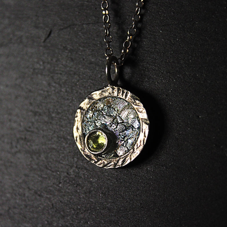 Grøn Rund Halskæde Med Peridot Sten Romersk Glas - Niibuhr Jewelry Halskæder
