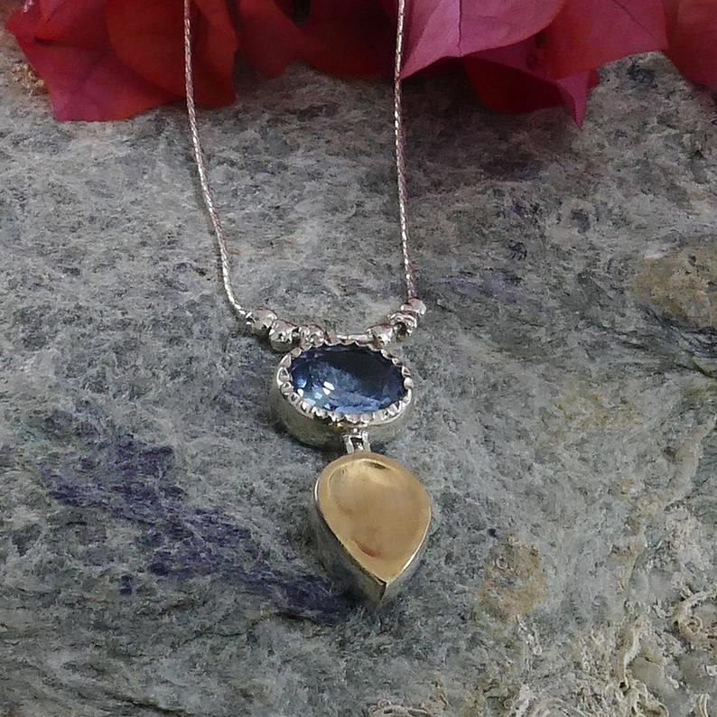 Halskæde Med Blå Topaz Sten Dråbeformet Vedhæng - Niibuhr Jewelry Halskæder