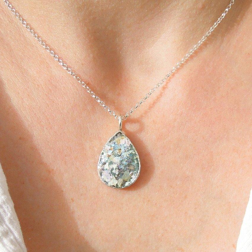 Dråbeformet Halskæde Med Antikt Romersk Glas - Niibuhr Jewelry Halskæder
