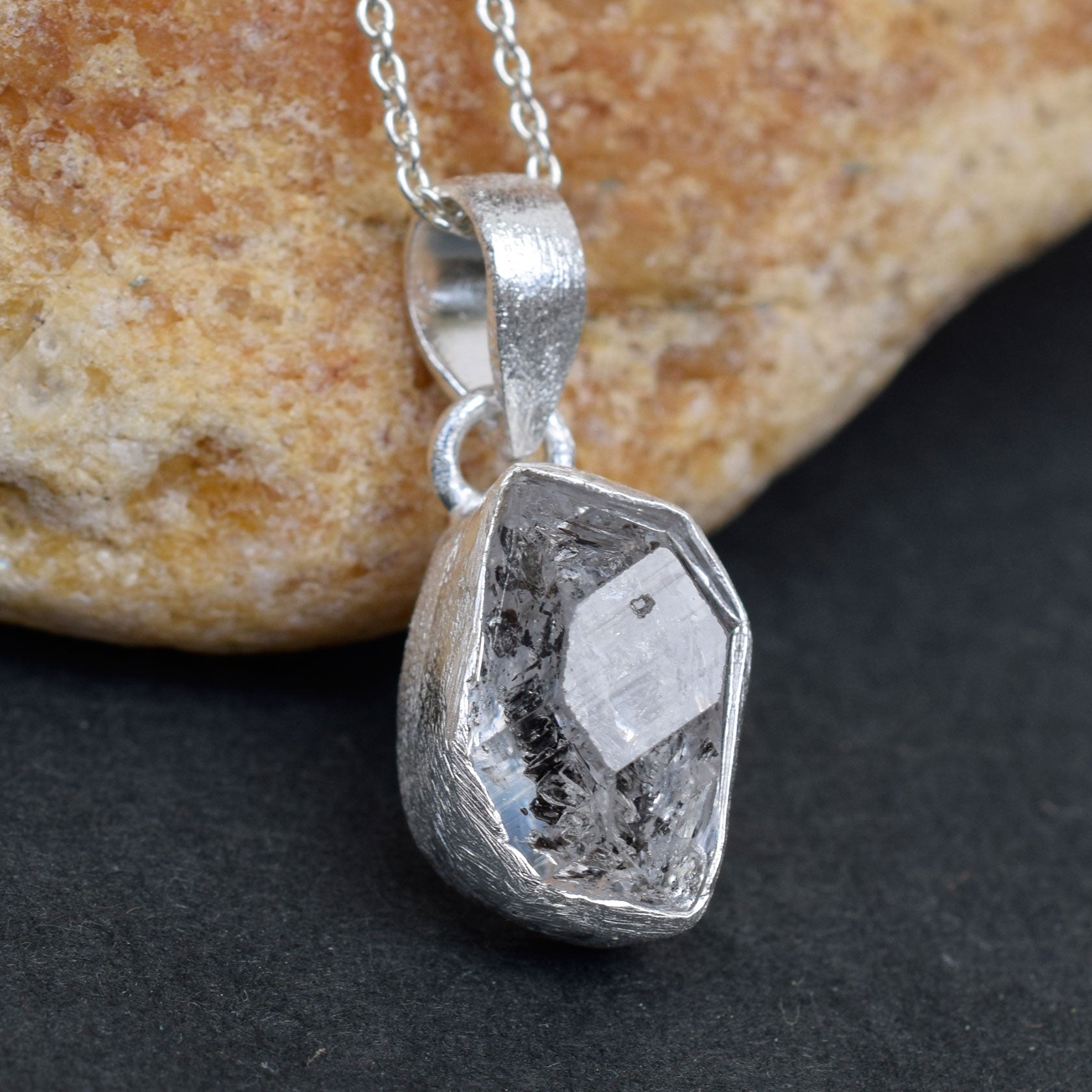 Halskæde Børstet Finish Med Herkimer Diamant - Niibuhr Jewelry Halskæder